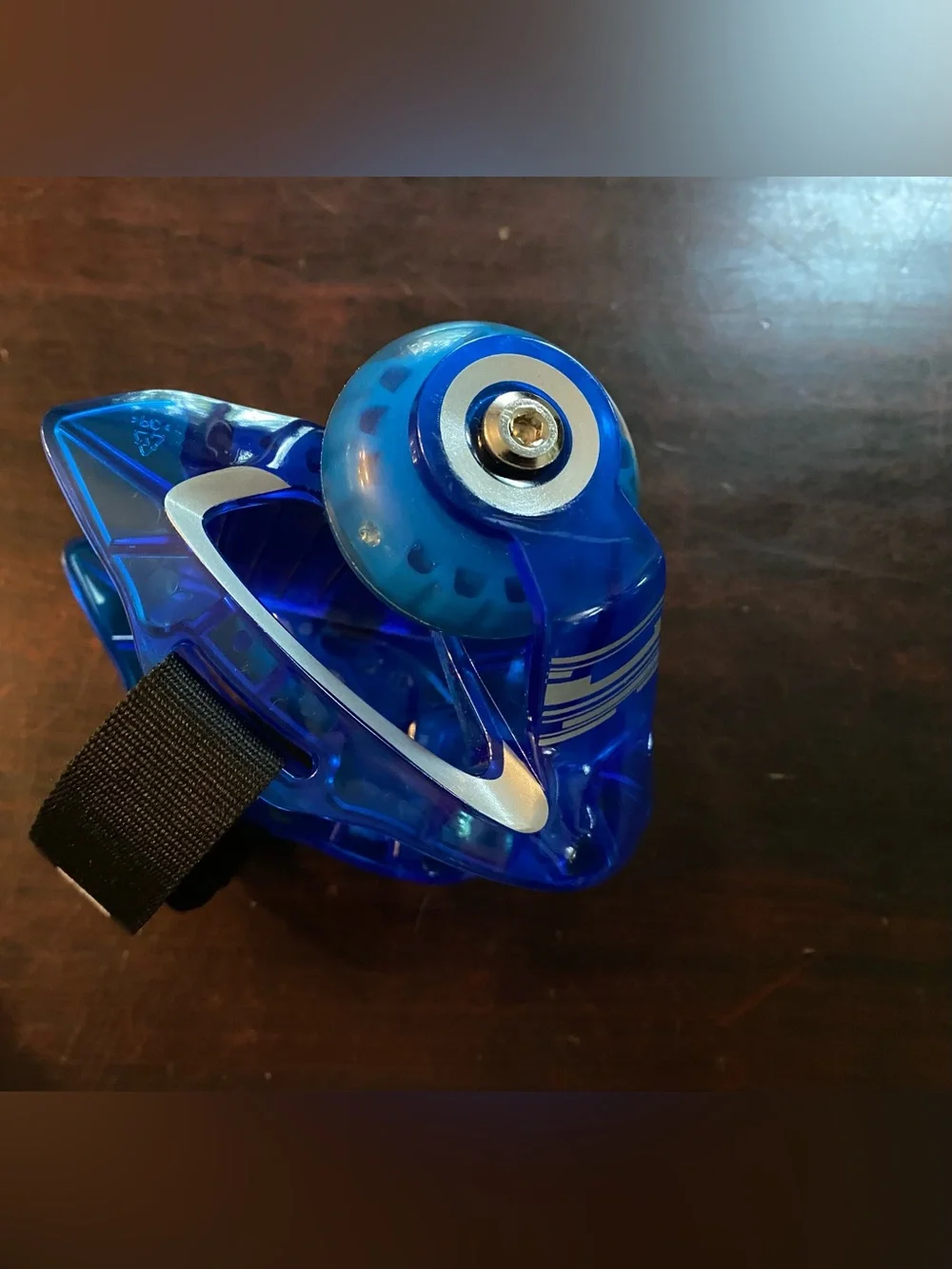 Razor Blue LED Strap-On Skate Heels with Black Razor Straps